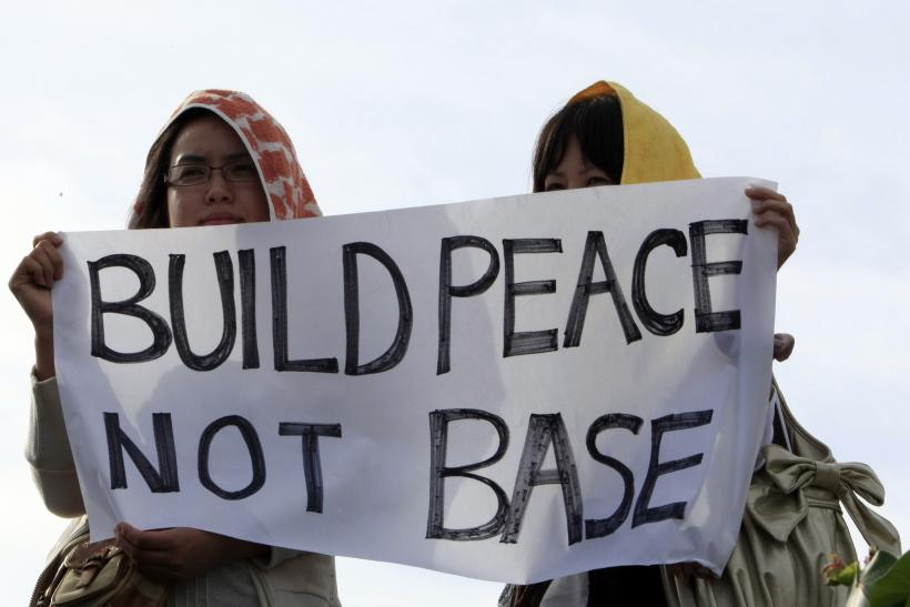 Protesters at Ginwan rally | Zinn Education Project