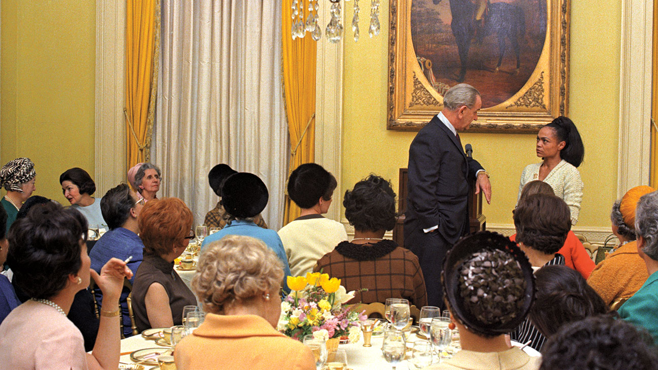 Eartha Kitt at White House (photo) | Zinn Education Project